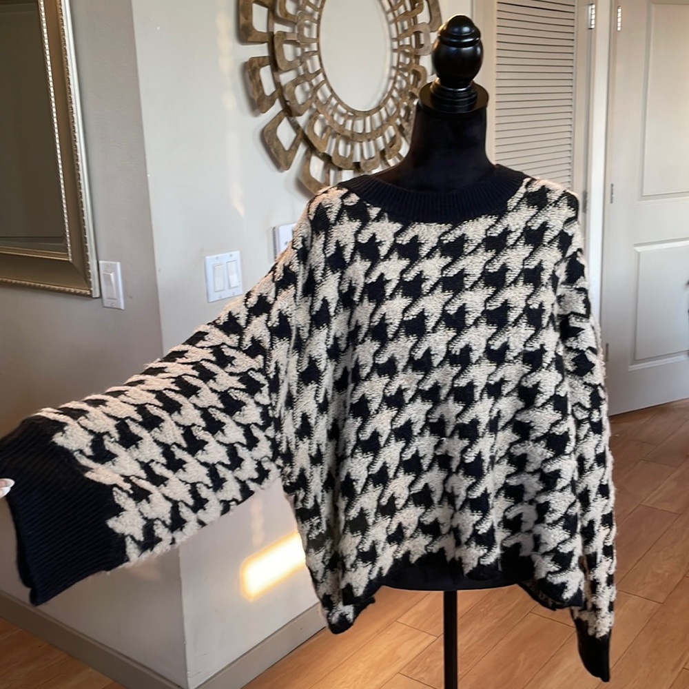 MAX edition XL houndstooth wide neck COZY sweater
